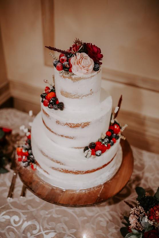 10 Sweet Strawberry Wedding Cakes